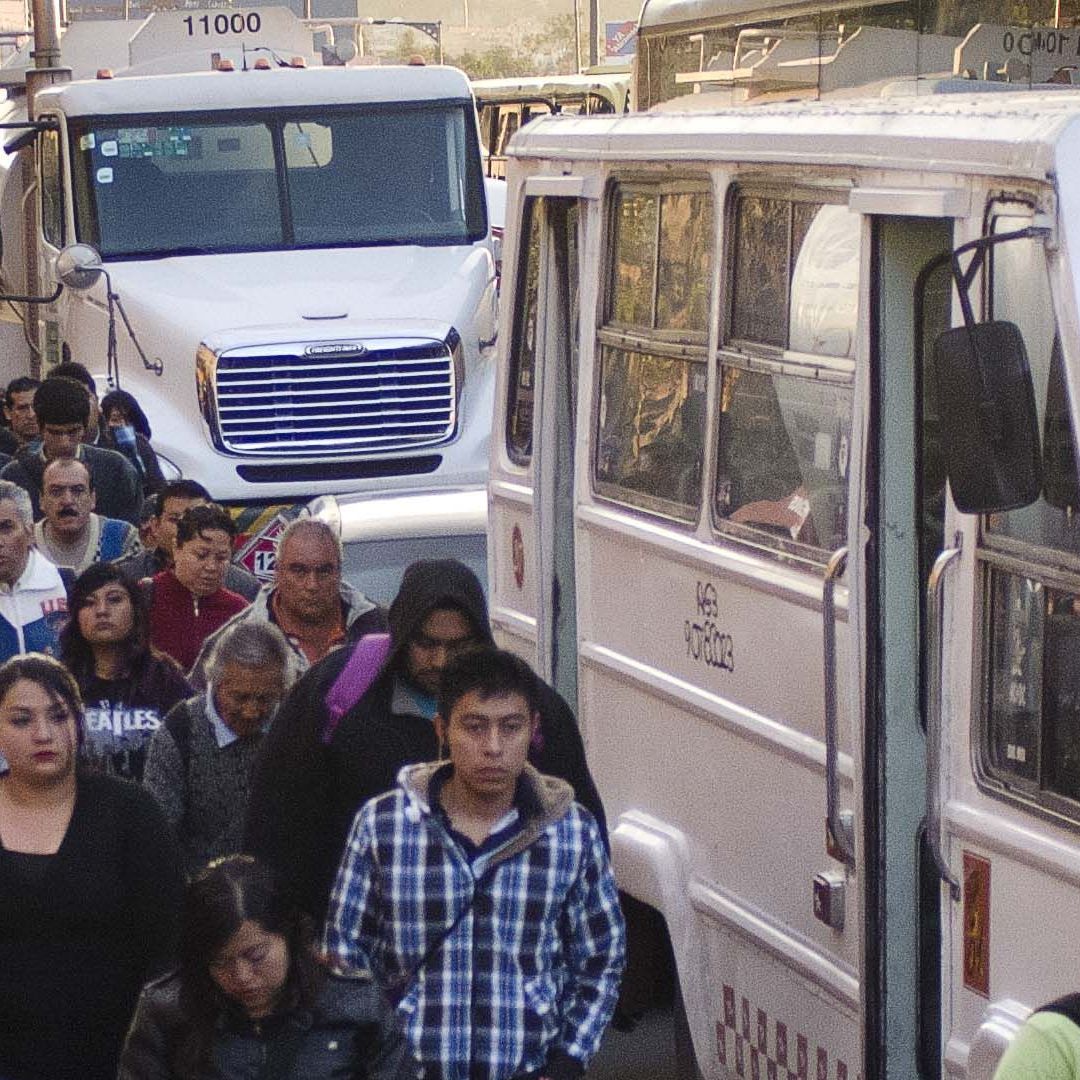 Miles de usuarios resultaron afectados por el bloqueo de avenida Insurgentes, a la altura de Indios Verdes. Foto: Cuartoscuro/Archivo